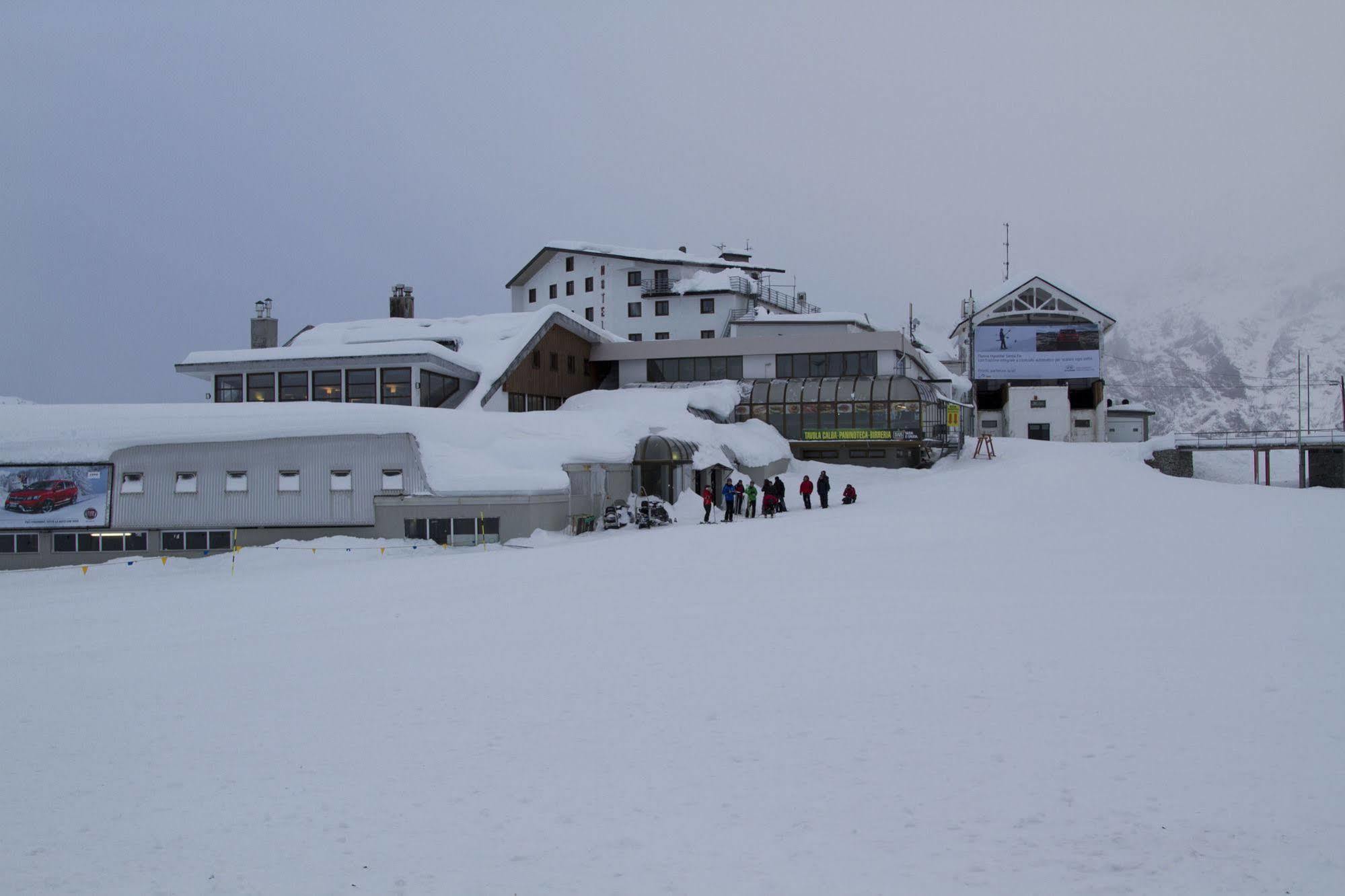 Hotel Lo Stambecco Breuil-Cervinia Dış mekan fotoğraf